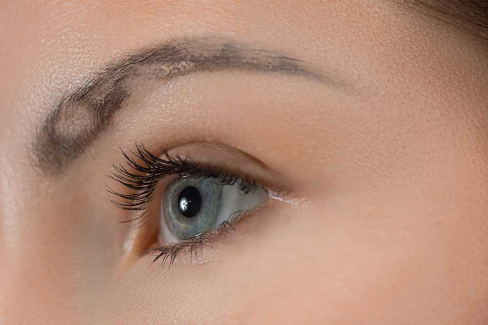 ¿Se cae el pelo después de eliminar un microblading con láser?